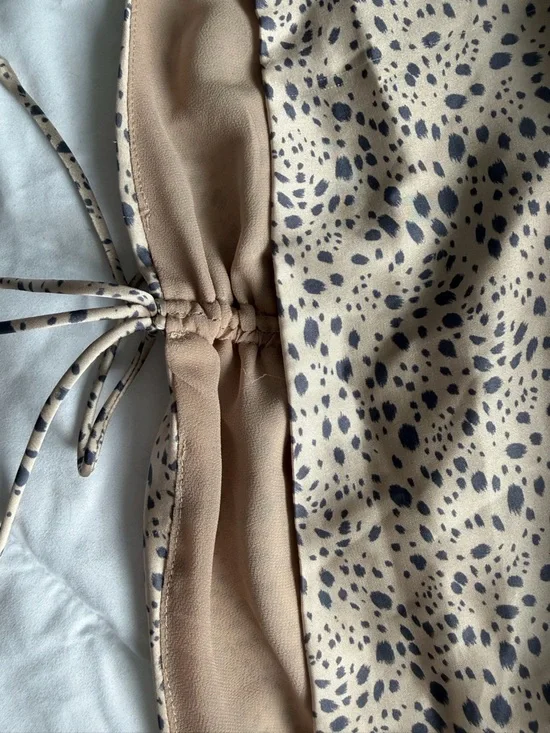 Forever 21 Beige Spotted Satin Ruched Cami Top - Picture 6 of 7